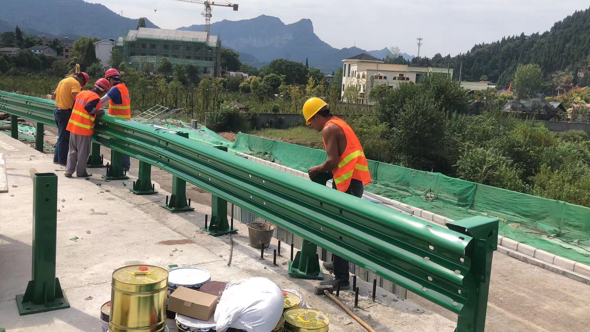 桐庐县热镀锌喷塑波形护栏热镀锌波形护栏 - 推荐